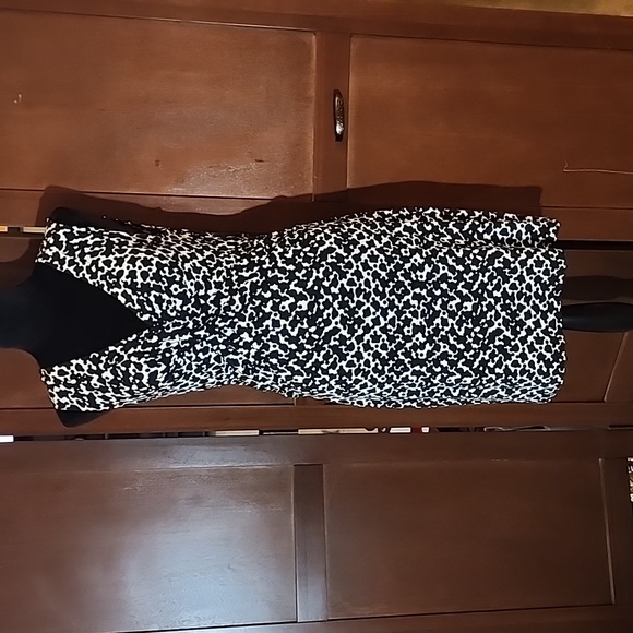 ANN TAYLOR PETITES Black and White Sleeveless Snow Leopard Print Dress Size M - Picture 1 of 4